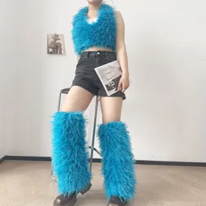 Scaldamuscoli trendy in finta pelliccia blu Y2K e set coordinato di crop top peloso da donna