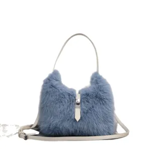 Elegante makaroneblaue Kunstpelltasche zum Umhängen mit weicher Textur und Schnalle