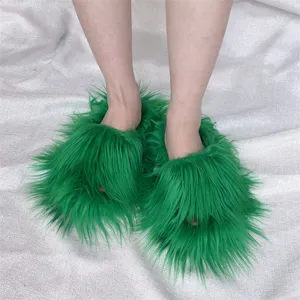 Pantoufles vertes en fausse fourrure pour femmes, style punk Y2K avec semelle PVC
