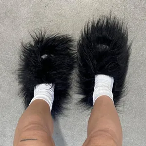 Chaussons en fausse fourrure noire style punk Y2K pour une mode de rue tendance
