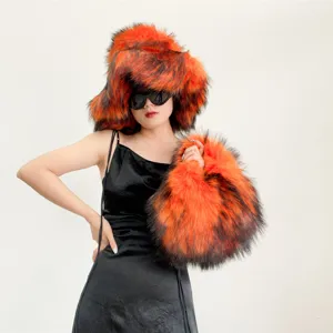 Ensemble chapeau et sac à main rond en fausse fourrure orange stylé
