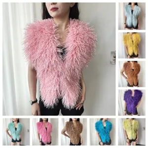 Collage met verschillende kleuropties van de faux Mongoolse bont haltertop met open rug.