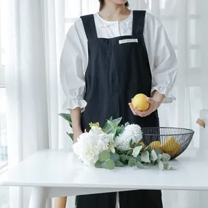 Tablier minimaliste en coton et lin noir à larges bretelles pour la cuisine et le jardinage