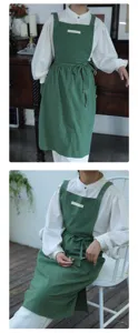 Grembiule artistico in cotone verde per cucina o pasticceria, mostrato su una modella