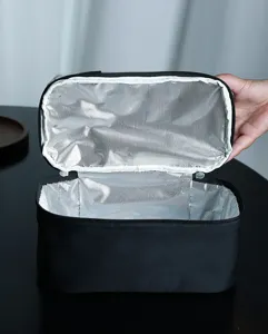 Interno della borsa termica capiente con rivestimento isolante in alluminio