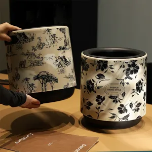 Elegante pattumiera retrò francese con motivi floreali e paesaggistici per la casa
