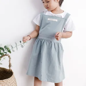 Delantal infantil de algodón de estilo japonés minimalista en color azul claro para niños