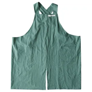 Tablier grande taille vert sauge en coton et lin avec dos croisé et deux poches
