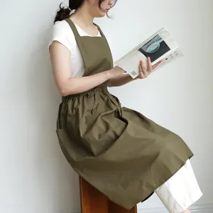 Delantal plisado de algodón verde oliva minimalista para cocina y cafetería en modelo