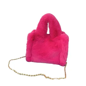 Elegante mini bolso tote de piel de conejo sintética rosa con correa de cadena dorada