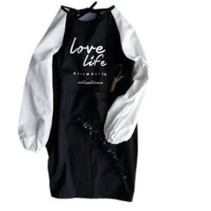 Grembiule da cucina a maniche lunghe nero e bianco con stampa Love Life per uso domestico