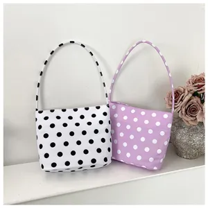 Elegantes bolsos de nailon para debajo del brazo con lunares en blanco y violeta