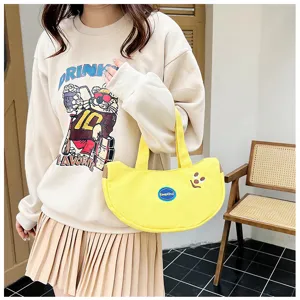 Nahaufnahme einer gelben Bananen-Stoffhandtasche mit süßer Cartoon-Stickerei