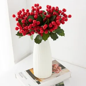 Branches de baies rouges artificielles arrangement floral de baies décoratives de Noël pour la maison.