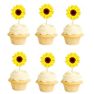 Vista dettagliata topper cupcake girasole, stecchini decorazione dessert festa floreale.