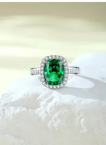 S925 sterling zilveren kussengesneden groene edelsteen ring met sprankelende diamant halo.