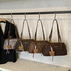 Large Capacity Leopard Print Shoulder Bag Women Commuting Versatile Casual Underarm Bag Vintage Tote Handbag