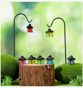 Mini lanterna luminosa micro paesaggio in resina per decorazione giardino succulente.