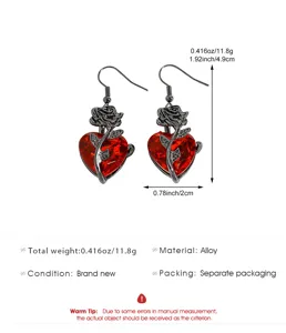 Vue détaillée des boucles d'oreilles gothiques cœur rouge et rose noire avec tailles
