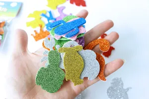 Bunte EVA Glitzer Schaumstoff Aufkleber mit Kleberueckseite fuer DIY Basteln Dekoration.