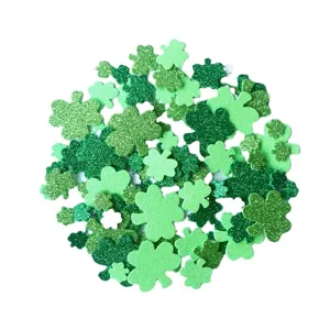 Adesivi in schiuma di trifoglio glitterati verdi per decorazioni festa di San Patrizio.