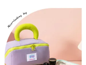 Elegante bolsa cosmética de viaje morada con asa suave, gran organizador de maquillaje.