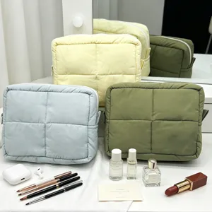 Gepolsterte Nylon Kosmetiktasche in Pastellfarben, tragbare wasserdichte Make-up Tasche.