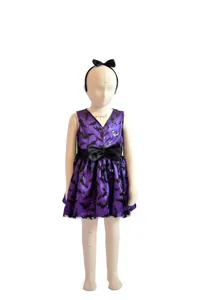 Kinder Halloween Cosplay Fledermauskleid, lila Hexenkostüm mit schwarzem Schleifenhaarband.