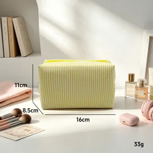 Trousse de maquillage seersucker à rayures jaune et blanc, grand sac de rangement de voyage.
