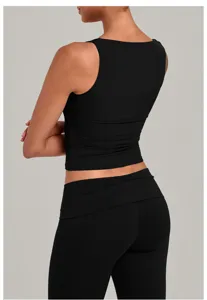 Schwarzes ärmelloses Yoga-Top Detail, atmungsaktive Sportbekleidung Rückansicht.