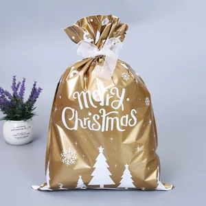 Goldene Weihnachtstasche in Gold mit weissem Text und Schleife für festliche Geschenke.