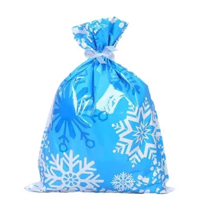 Blaues Weihnachts-Geschenkbeutel mit weißem Schneeflocken-Muster und Bandverschluss.