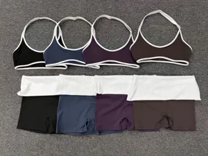 Halter Yoga-Set mit kontrastierendem Sport-BH und Shorts mit Umschlagbund für Damen.