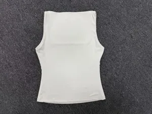 Weißes zweilagiges ärmelloses Sport Yoga Top, atmungsaktives Fitness Sportunterteil Damen.