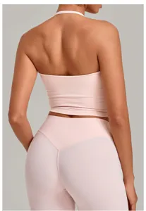 Ροζ crop top halter και παντελόνι γιόγκα, ιδανικά για γυμναστική, πιλάτες και προπόνηση.