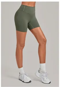 Dettaglio pantaloncini yoga vita alta, abbigliamento sportivo fitness elastico donna.