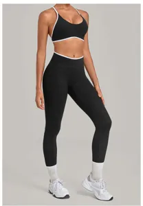 Contrast trim yoga set detail, featuring black sports bra and leggings for fitness training.