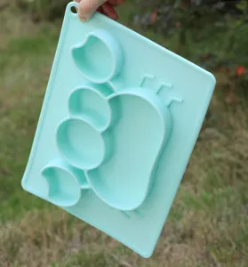 Silicone crab plate detail view, flexible material showcase, perfect for baby feeding time.