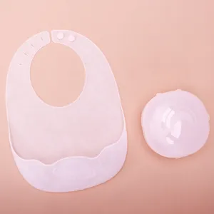 Detalle de babero de bebé de silicona, babero impermeable ultra fino con caja de guardado.