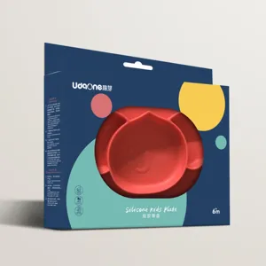 Dettaglio piatto bambini in silicone, materiale alimentare sicuro, forma di elefante.