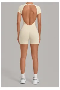 Combinaison de yoga dos nu pour femme, short de sport slim, tenue de fitness respirante et chic.