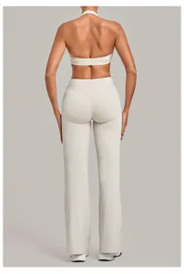 Damen halterneck sport-bh und ausgestellte yoga hosen set, atmungsaktives fitness workout outfit.
