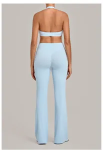 Hellblaues Yoga Set, atmungsaktive Sportbekleidung, rückenfreies Fitness Top und lange Hose.