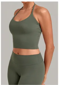 Λεπτομέρεια πράσινου crop top halter για γυναίκες, ανοιχτή πλάτη για γιόγκα, fitness και pilates.