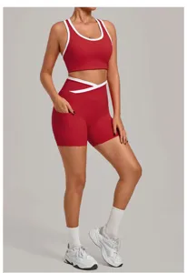 Rotes weisses Farbblock Sport BH und High Waist Yoga Shorts Fitness Set fuer Damen Training.