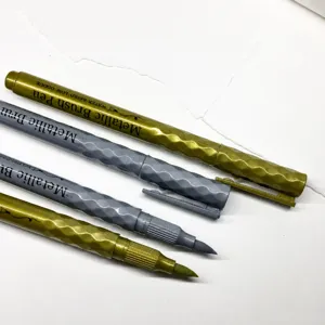 Set di pennarelli metallizzati, evidenziatori metallici scintillanti per disegno e lettering.