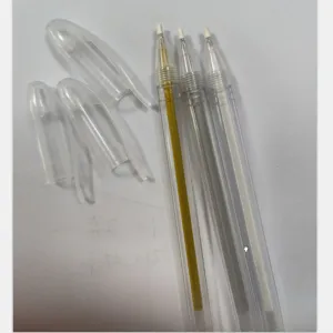Vista dettagliata di penne evidenziatrici 0.5mm in oro, argento, bianco per journaling.