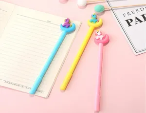 Vista detallada de bolígrafo de gel unicornio de dibujos animados, diseño de luna adorable.