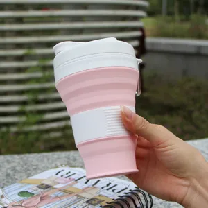 Tragbarer faltbarer Silikon Wasserbecher in Rosa Weiß für Outdoor Reisen und Sport.