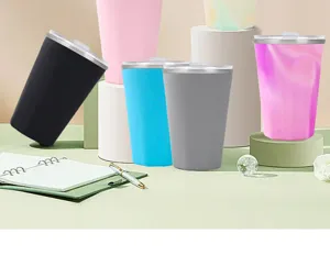 Gobelet isotherme a double paroi en acier inoxydable pour boissons fraiches et bieres.